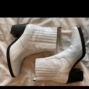 L’intervalle White Croc Boots